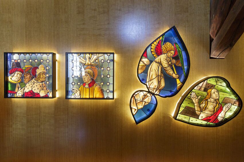 <i>Un ange musicien</i>, v. 1500, vitrail de la cathédrale Saint-Étienne de Sens exposé à la Cité du vitrail à Troyes ©P. Escudero/Hemis.fr.