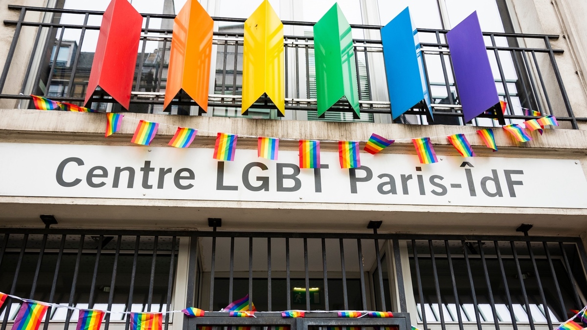 Le premier Centre d’archives LGBTQIA+ de France ouvre à Paris