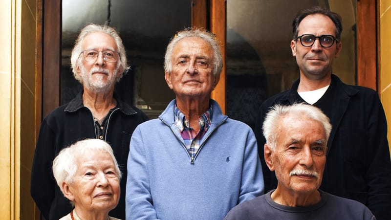 Ces Marseillais (ici avec leur avocat, Me Luongo) ont connu la guerre et la racontent aux générations suivantes.