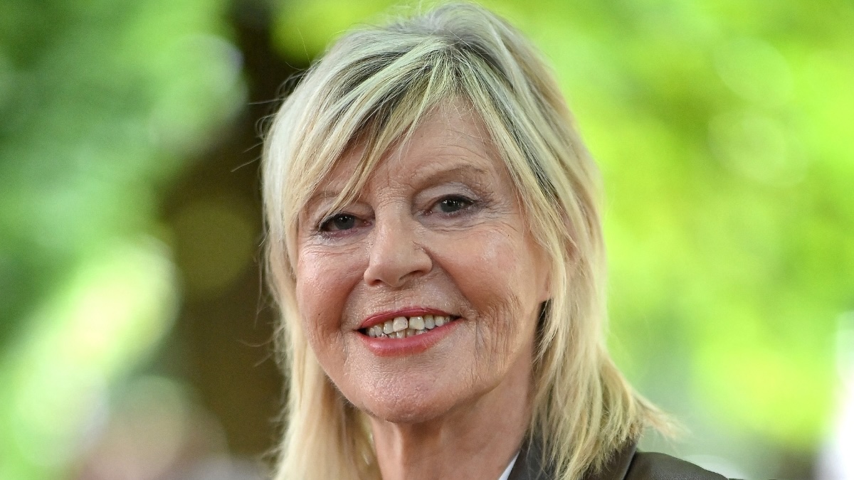 l'actrice de 77 ans "tombée dans un énorme trou en ciment", ce drame a failli faire basculer sa vie