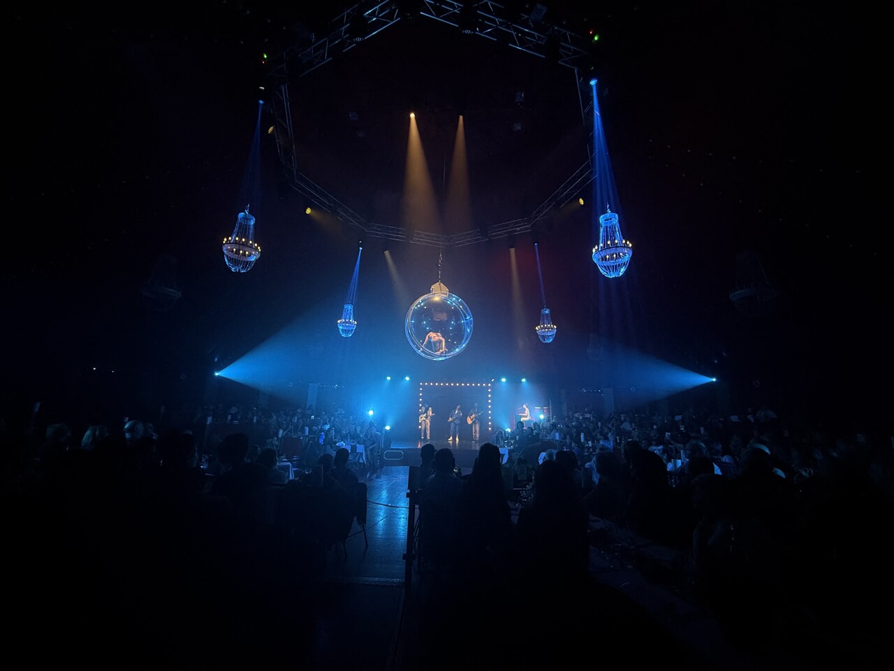 Lyon. Ce célèbre cirque reconnu propose un spectacle inédit, on a vu la nouvelle version