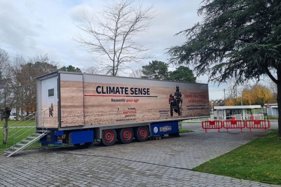 La chambre climatique est installée au sein d'un camion qui se déplace dans toute la France.
