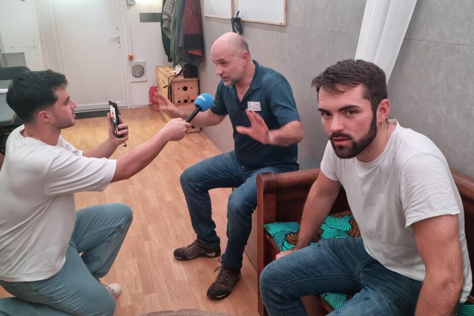 Toutes les surfaces sont chaudes. Aucun répit n'est offert à notre corps durant cette expérience.