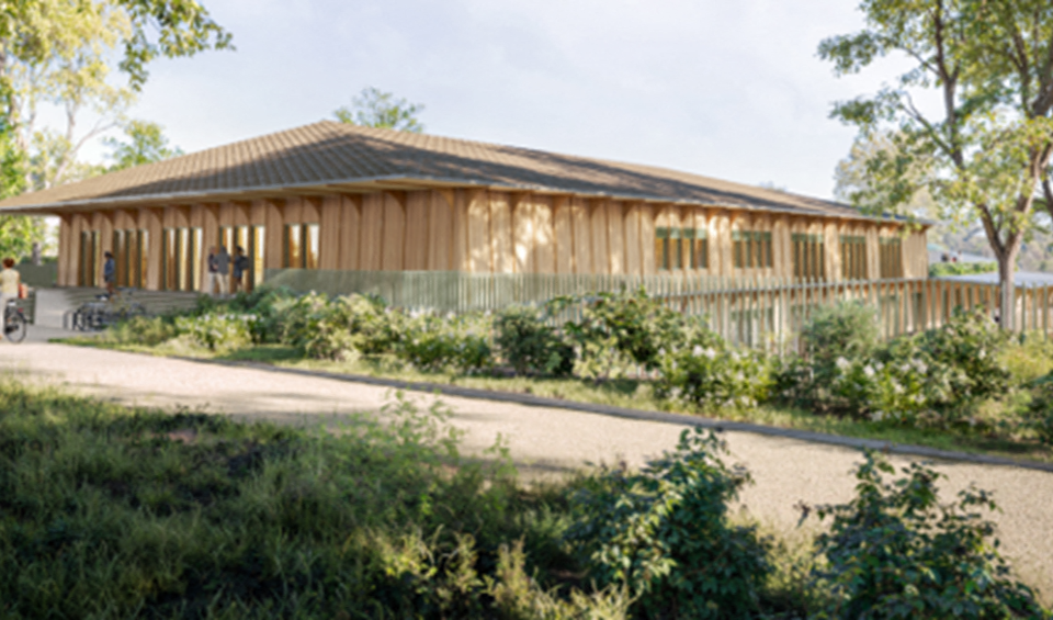 Les façades en bois clair marquent 