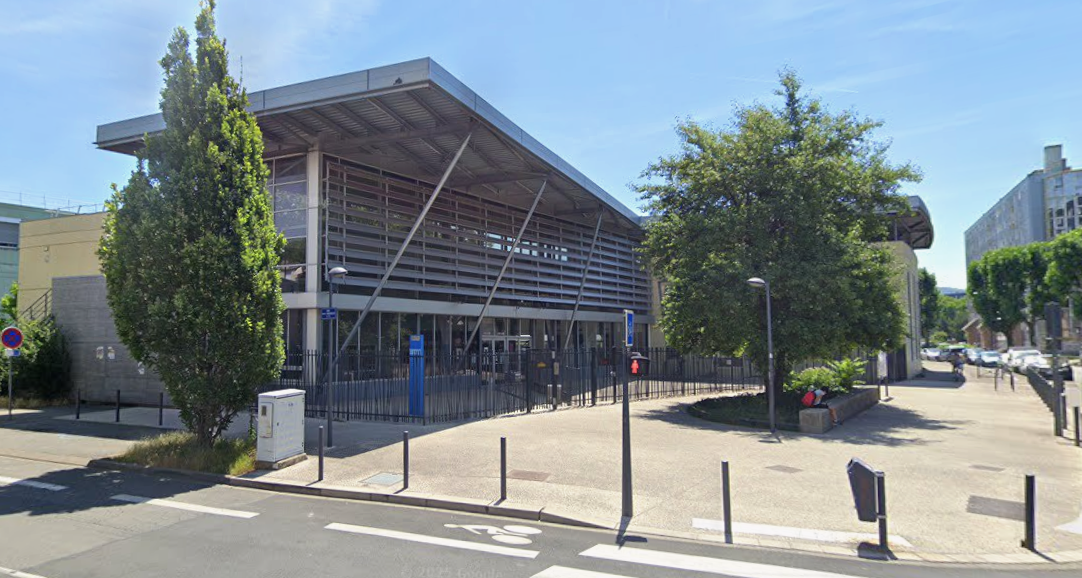 Grenoble. Soulagement pour la famille qui dormait sous une tente devant le collège