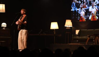 À Marseille, Ben Mazué régale le Silo pour son "dernier seul en scène"