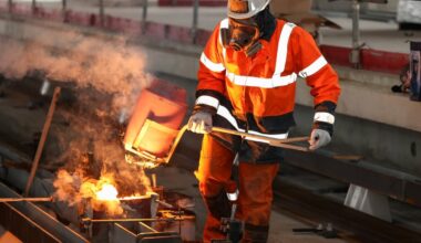 les images impressionnantes de la soudure des voies sur le viaduc de la ligne B prolongée