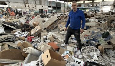 un hangar de l’armée transformé en décharge sauvage