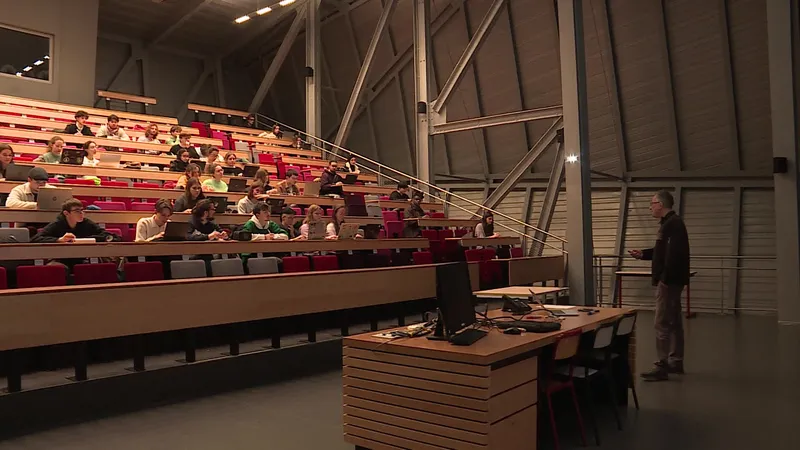 Une trentaine de postes d'enseignants seraient supprimés.