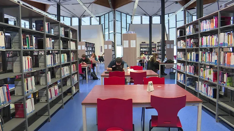 Les étudiants plus précaires pourraient être particulièrement impactés, voire éloignés des bancs de l'université, craignent les syndicats étudiants.