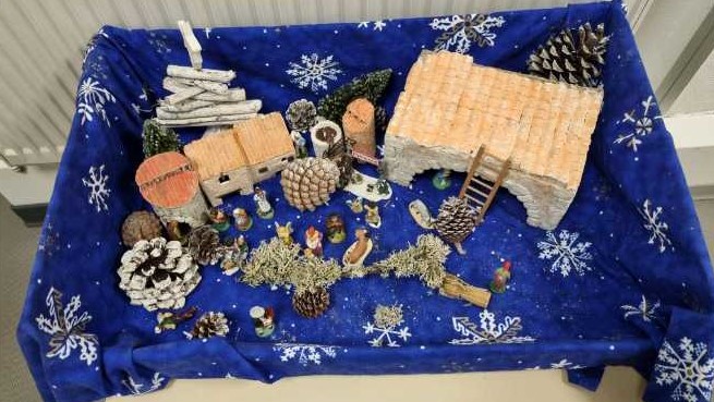 Une crèche municipale présente des santons très chrétiens d