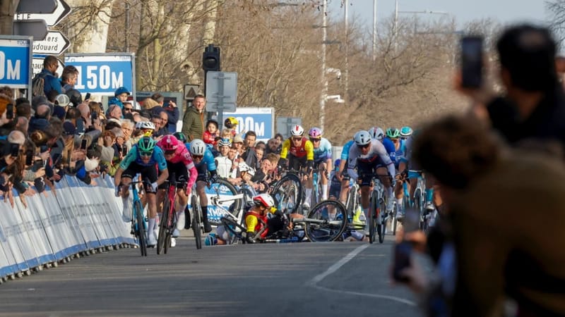 11. Il y a toujours des surprises dans les épreuves sportives. Dans les courses cyclistes, c'est parfois jusque dans la dernière ligne droite. Comme ici, en février 2025, à l'arrivée de l'étape Rognac-Arles du CIC Tour La Provence. La troisième étape...