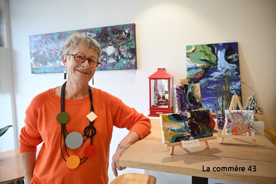 Yssingeaux : Claudie Lux n'utilise pas de pinceau pour ses peintures