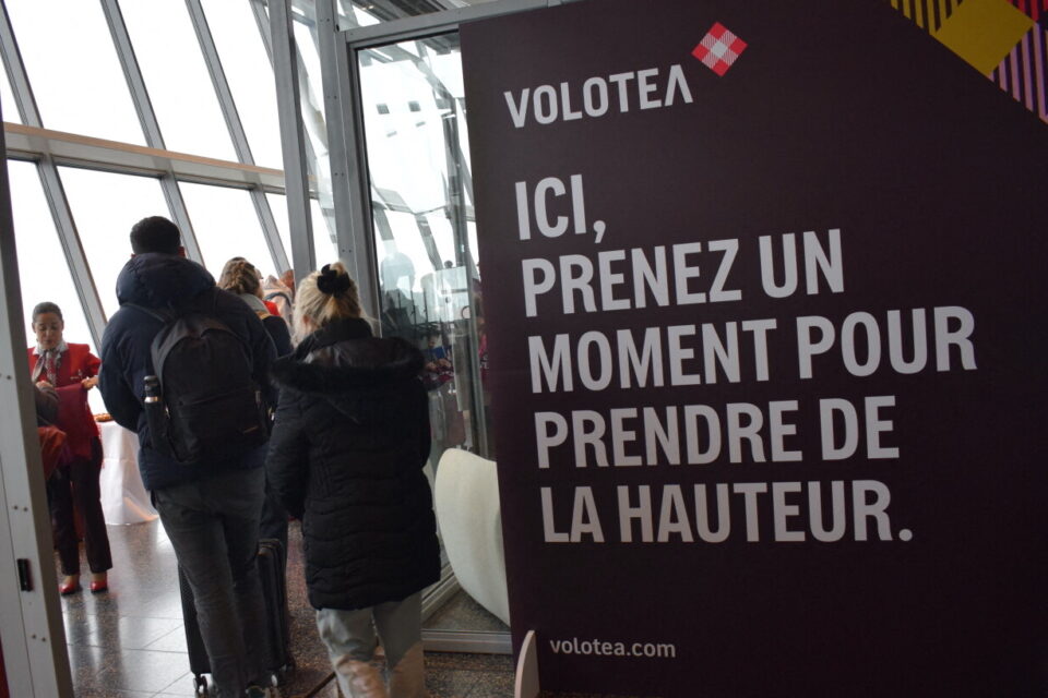 Un salon événementiel a été aménagé pour les voyageurs du jour, jeudi 11 décembre 2025. Volotea a officiellement transporté 80 millions de passagers !