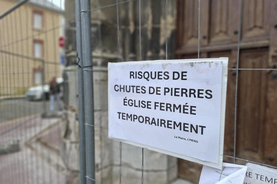 Depuis septembre, l'église de La Bouille est complètement fermée au public.