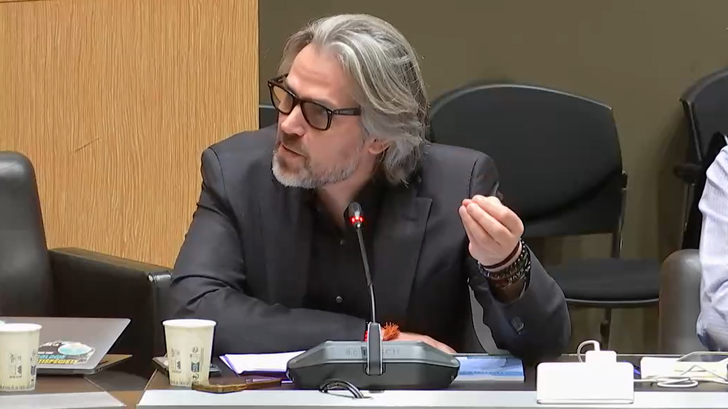 En présence de Delphine Ernotte, le député aparenté insoumis a multiplié les questions en lien avec plusieurs polémiques et choix éditoriaux qui ont secoué l’audiovisuel public ces derniers mois.