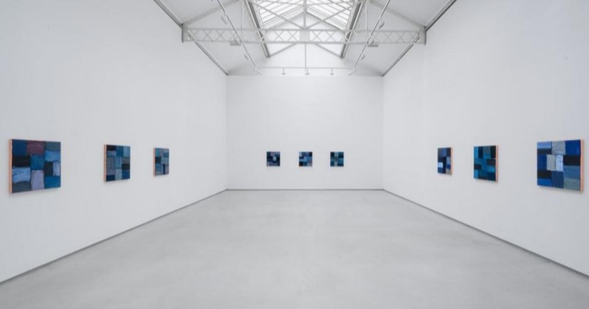 Entre nuances chromatiques et contraste de bleu, Sean Scully expose sa dernière série de toiles