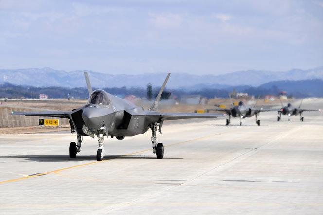 Des avions de chasse F-35A de l’armée de l’air sud-coréenne se préparant au décollage depuis la base aérienne de Cheongju, en Corée du Sud, le 23 février 2024.