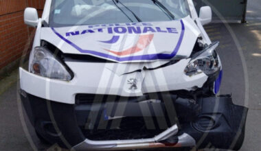 au volant d'une voiture volée, un mineur blesse trois policiers