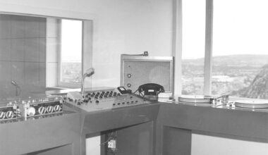 la stadio FM débarque, Radio-Cherbourg émet pour la première fois