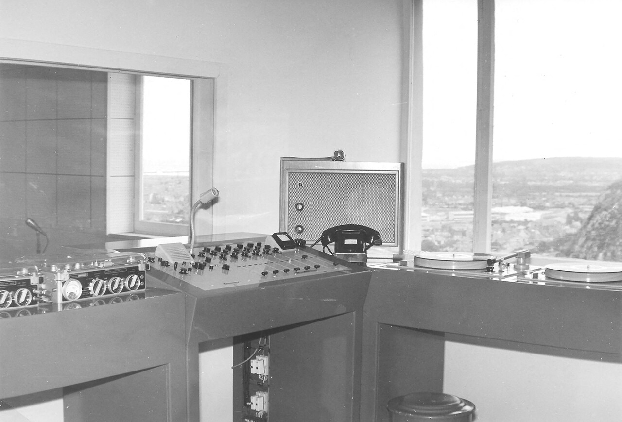 la stadio FM débarque, Radio-Cherbourg émet pour la première fois