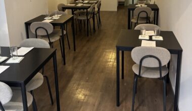 leur nouveau salon de thé propose des flans maison