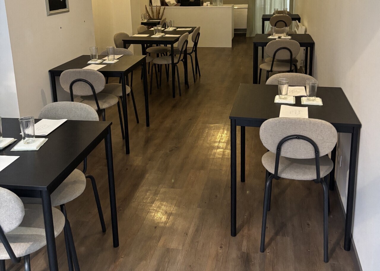 leur nouveau salon de thé propose des flans maison