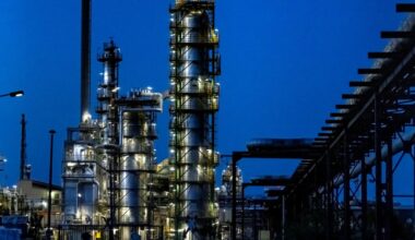 Le pétrole attend des nouvelles des négociations sur la guerre en Ukraine