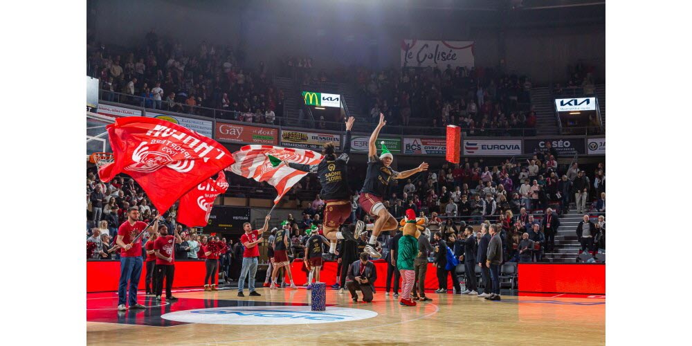 Dans un Colisée en ébulition pour le dernier match de 2025, l'Elan Chalon a réussi à prendre le dessus sur une valeureuse équipe du Sluc Nancy et termine donc l'année à la huitième place. Photo Christophe Dury