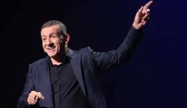 Dany Boon fait rire un Silo au complet