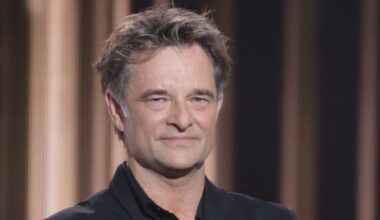 "Je ne le savais pas...", il tombe de sa chaise ...