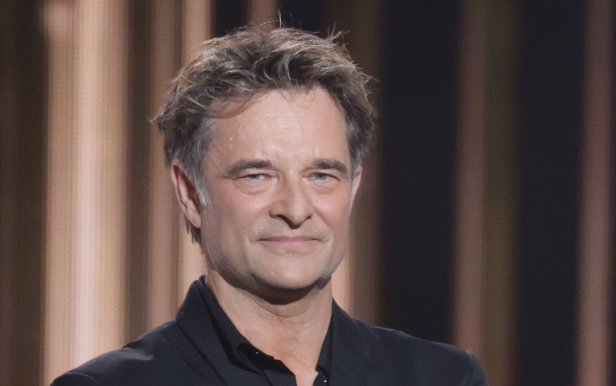 "Je ne le savais pas...", il tombe de sa chaise ...