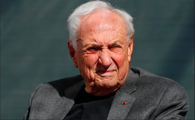 L'architecte Frank Gehry assiste à la cérémonie officielle de pose de la première pierre de 'The Grand', un projet à usage mixte conçu par Frank Gehry dans le centre de Los Angeles