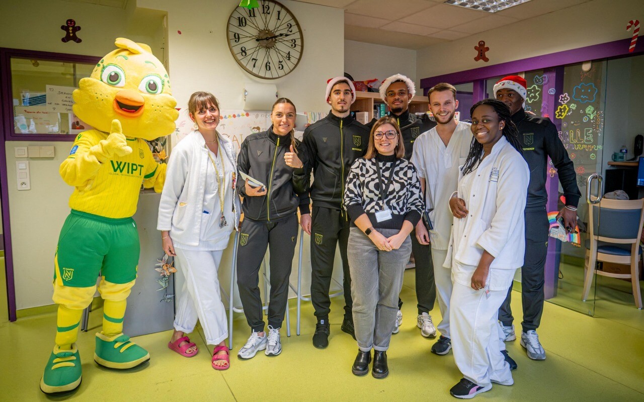 Le CHU de Nantes accueille des joueurs du FC Nantes, avant Noël