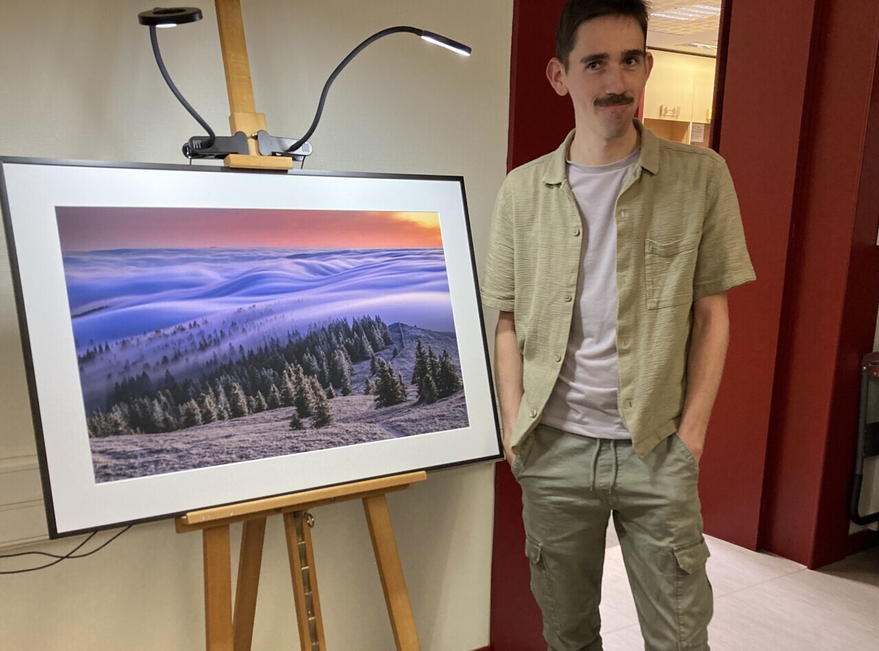 Après une campagne de financement, ce jeune photographe du Haut-Jura dévoile son premier livre autoédité