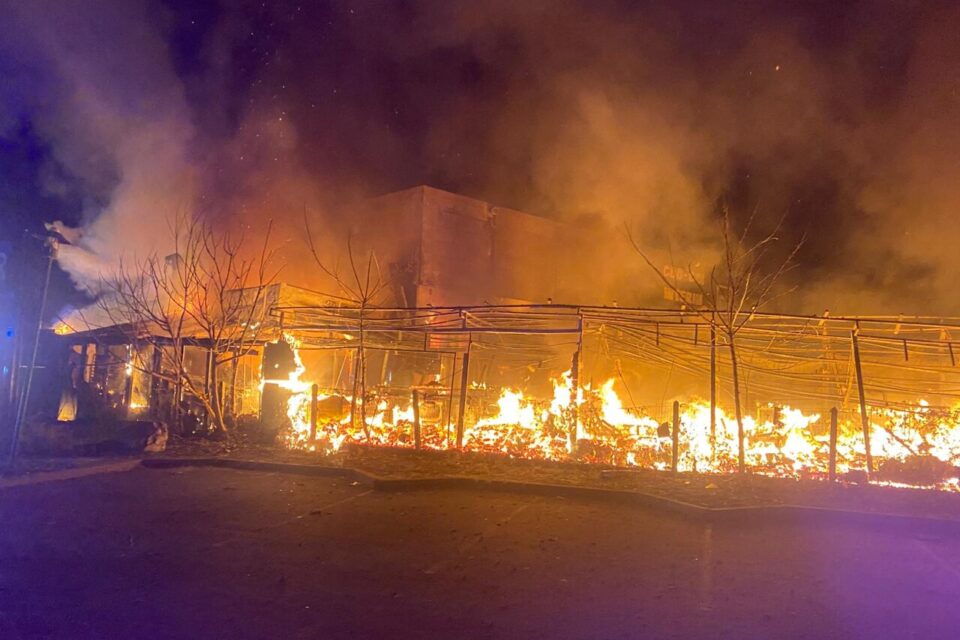 Voici le brasier auquel les pompiers ont été confrontés dans le nuit de ce jeudi 11 décembre 2025, juste avant l'aube.