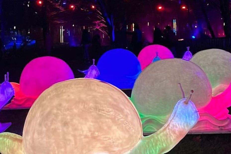 Drones, lanternes géantes et balades féeriques, découvrez cinq parcours lumineux incontournables en Île-de-France