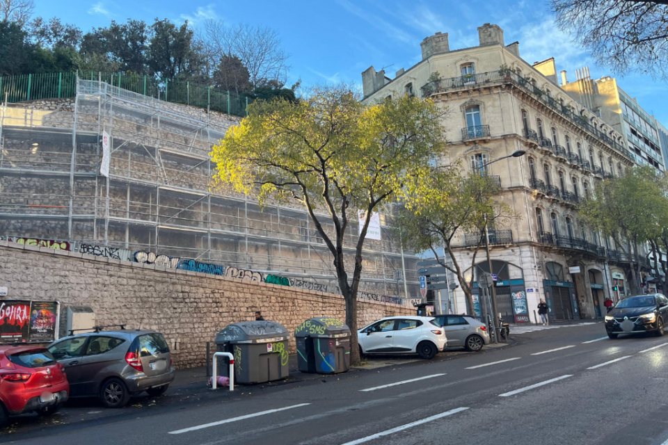 Aucune date de réouverture de la rue du Commandant de Surian n'est pour le moment connue.