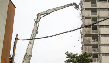 Près de Lyon. Deux immeubles emblématiques détruits, une étape importante pour cette ville