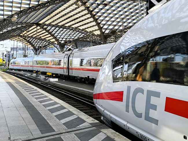 ICE en gare de Cologne-(Photo Luc Citrinot)
