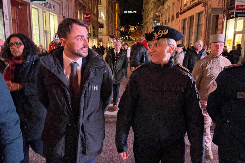 Le maire de Lyon, Grégory Doucet, aux côtés de la préfète de région, Fabien Buccio, à l'occasion de la présentation du dispositif de sécurité.