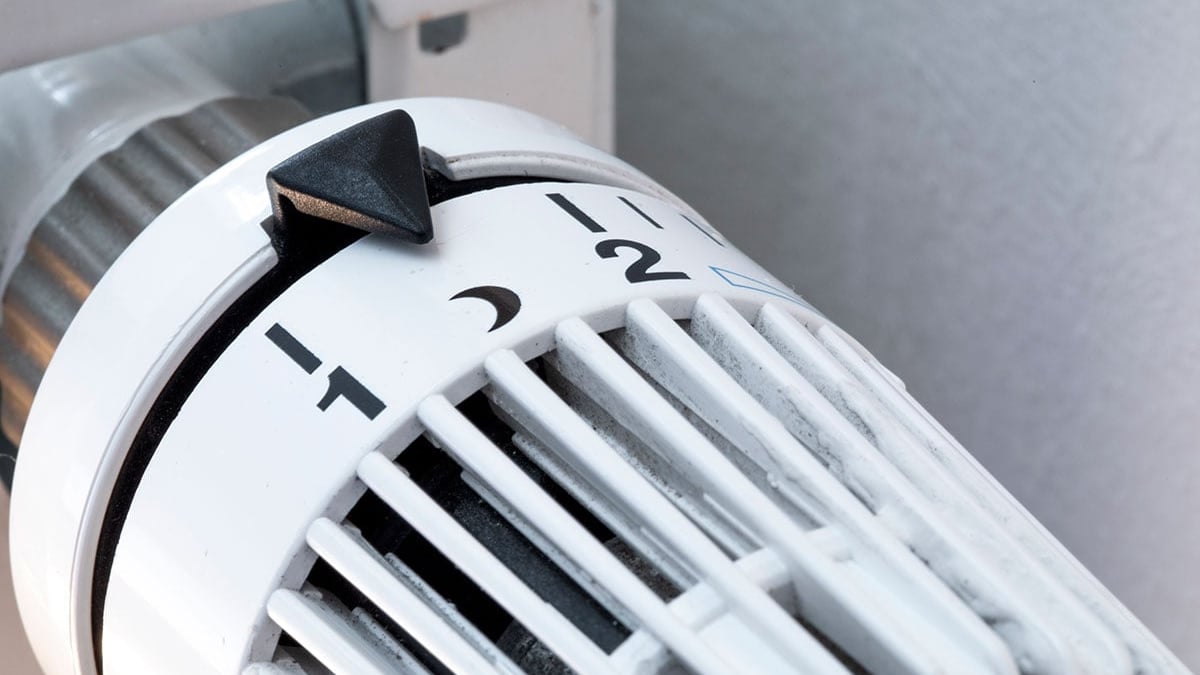 faut-il tout éteindre ou descendre à 16-17 °C ? Les experts ont enfin tranché