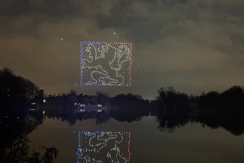 Le show de drones du parc de la Tête d'Or dévoilé lors de l'avant-première de la Fête des Lumières 2025 à Lyon.
