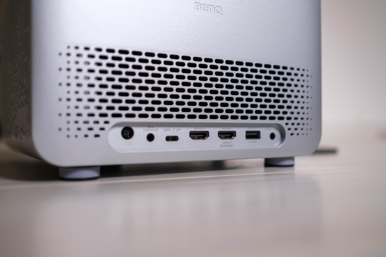 BenQ TK705i connectique