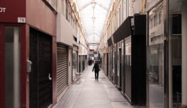 VIDÉO. "Ruiné" par la crise Covid, le plus vieux passage couvert de Paris "commence à revivre"