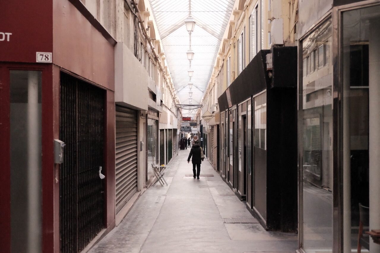 VIDÉO. "Ruiné" par la crise Covid, le plus vieux passage couvert de Paris "commence à revivre"