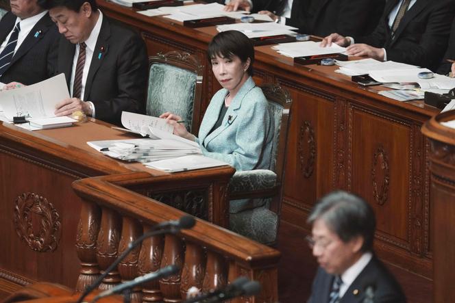 La première ministre japonaise, Sanae Takaichi, lors d’une séance plénière de la Chambre des représentants à la Diète nationale. A Tokyo, le 8 décembre 2025. 