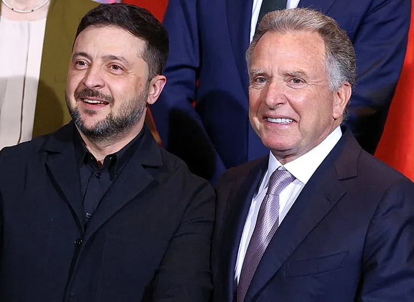 Le président ukrainien Volodymyr Zelensky et l'envoyé spécial américain Steve Witkoff à la Chancellerie à Berlin, lundi 15 décembre 2025.