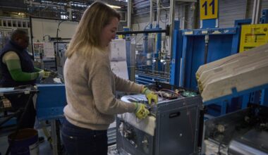 À 100 ans, Brandt, dernier fabricant de gros électroménager en France, joue sa survie