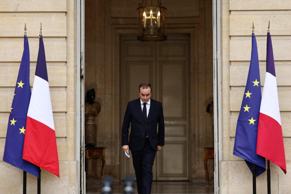 Outgoing French Prime Minister Sebastien Lecornu, who submitted his government's resignation to the French President this morning, arrives to deliver a statement at the Hotel Matignon in Paris, on October 6, 2025. France's President Emmanuel Macron on October 6, 2025 accepted Prime Minister Sebastien Lecornu's resignation, the presidency said, plunging the European nation further into political deadlock. Macron named Lecornu last month to the post, but the largely unchanged cabinet lineup he unveiled late October 5, 2025 was met with fierce criticism across the political spectrum. (Photo by Stephane Mahe / POOL / AFP) - FRANCE-POLITICS-GOVERNMENT